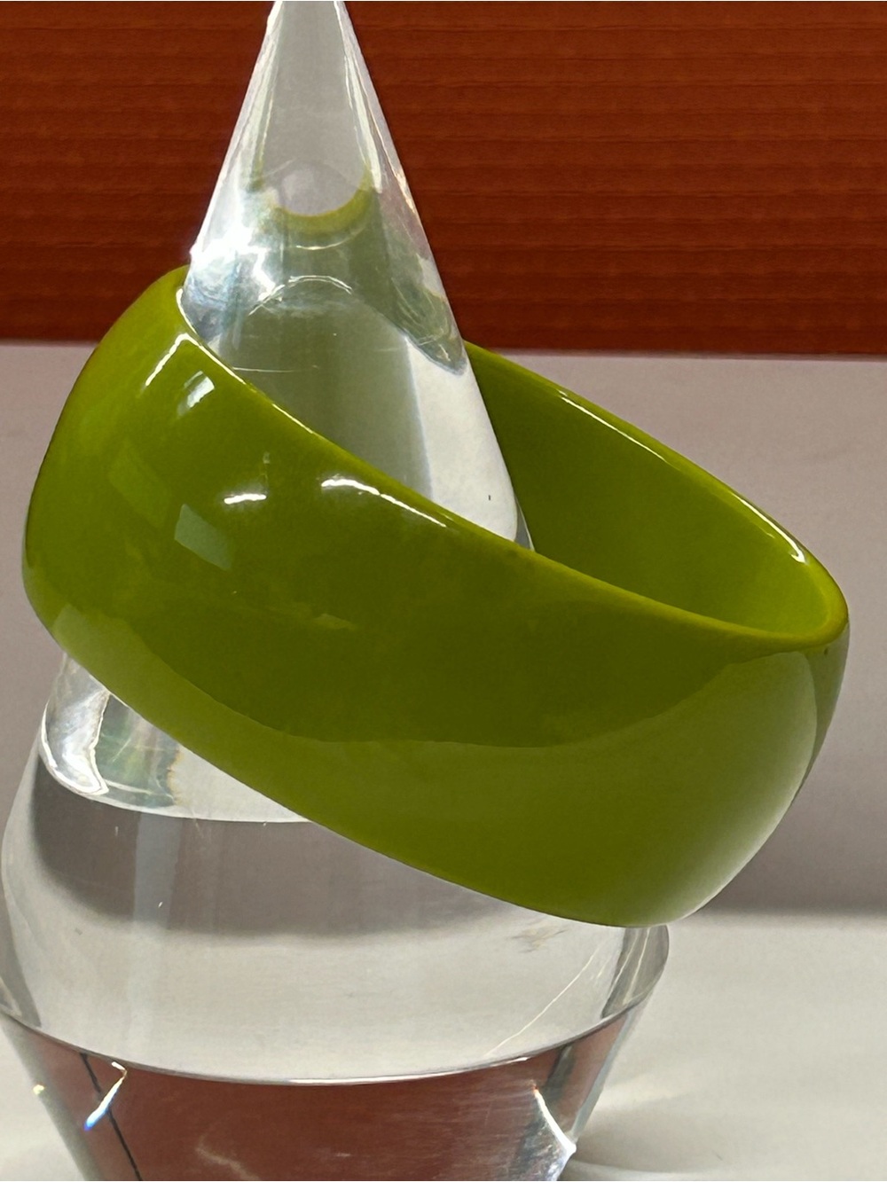 Fantastic vintage mod avocado green oblong acrylic bangle